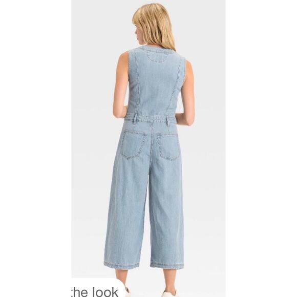 NWT Universal Thread Size 14 Sleeveless Cropped Light Wash Denim Jumpsuit - Picture 2 of 6